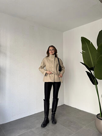 Krem Kruvaze Boğazlı Dik Yaka Düğmeli Apoletli Kaşe Kaban Mont