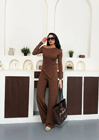 Kahverengi Kayık Yaka Asimetrit Kesim Bluz İspanyol Paça Pantolon İkili Takım
