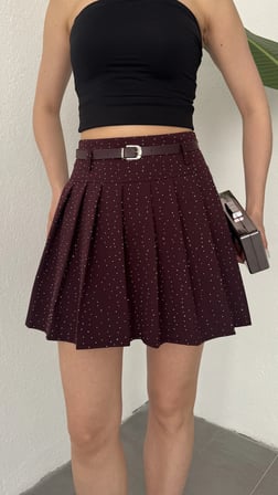 Kadın Bordo Taşlı Pırıltılı Astarlı Şortlu Kemerli Pileli Yazlık Mini Etek