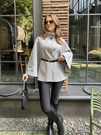 Gri Kemerli Dik Yaka Düğmeli Kaşe Pelerin Panço