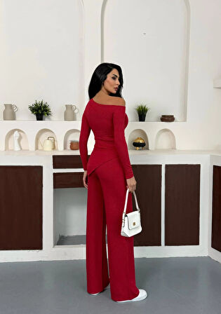 Kırmızı Kayık Yaka Asimetrit Kesim Bluz İspanyol Paça Pantolon İkili Takım