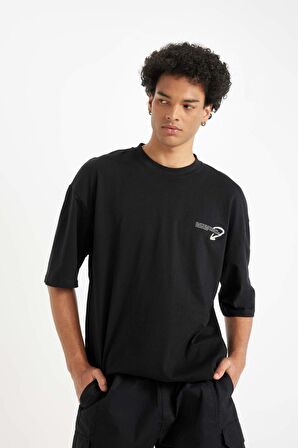 DeFacto Siyah Loose Fit Bisiklet Yaka Sırt Baskılı Pamuklu Kısa Kollu Tişört B8949AX24AUBK81