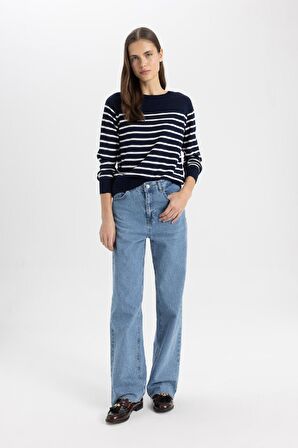 DeFacto Regular Fit Yumuşak Dokulu Bisiklet Yaka Çizgili Triko Kazak Z1317AZ24WNNV131