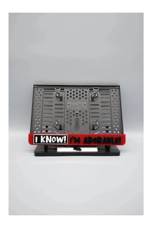 I Know! I'm Adorable 3D Kabartmalı Kırımızı Pleksi Motor Plakalık