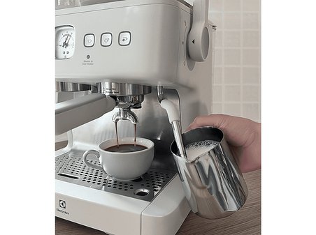 ELECTROLUX E8EC1-8SW 800 Serisi Espresso Cappuccino Makinesi