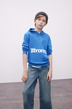 DeFacto Erkek Çocuk Mavi Yazı Baskılı Cepli Kapüşonlu Okul Sweatshirt C7558A824AUBE127