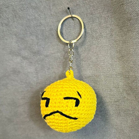 Uretti - Tuğba 9352 1259 El Yapımı Örgü Endişeli Yüz Emoji Model Anahtarlık
