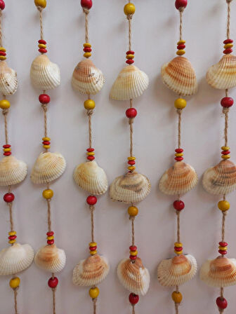 Sarı Kırmızı Boncuklu Deniz Kabuğu Figürlü Rüzgar Gülü