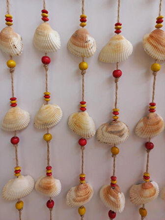 Sarı Kırmızı Boncuklu Deniz Kabuğu Figürlü Rüzgar Gülü