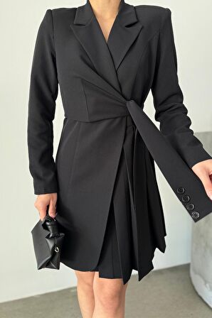 Siyah Kruvaze Yaka Kuşak ve Düğme Detaylı Pileli Ceket Elbise