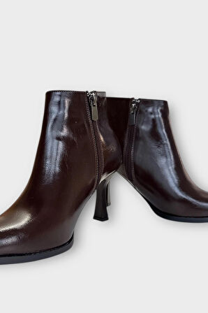 Topuklu Fermuarlı Kadın Bot (8 Cm) KAHVERENGİ