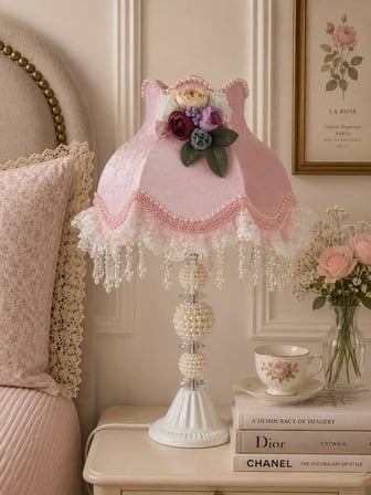 Pembe Kadife Kaplı Çiçek Dekorlu Başlık İncili Beyaz Ayaklı Klasik Prenses Model Abajur 50x25cm
