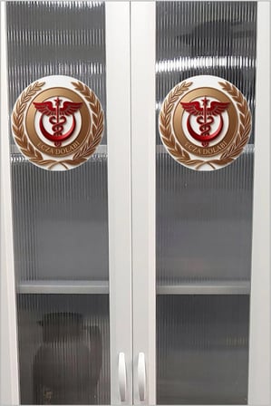 Uzun Büyük Yıkanabilir Klinik Sağlık Kabini Revir Sağlıkocağı Hastane Poliklinik Dişçi Eczane Tıbbi Malzeme İlaç Enjektör Dolabı Doktor Muayenehane Kurulu Gelen Montaj Gerektirmeyen Montajsız Dolap