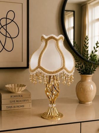 Ekru Kadife Kaplı Gold İşlemeli Şık Başlık Burgulu Gold Metal Ayaklı Klasik Model Abajur 55x25cm