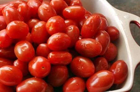 ÜZÜM CHERRY DOMATES 10 TOHUM SAKSI TOPRAK SETİ