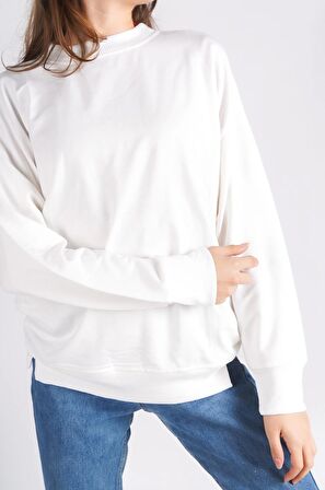 Beyaz Bisiklet Yaka Basic Yumuşak Dokulu Salaş Sweatshirt