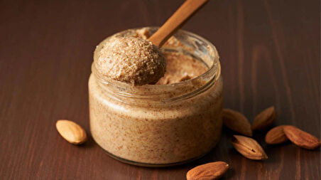 LAÇOKO 1 KG İsme – Kişiye Özel Şekersiz, Katkısız, Glutensiz, Vegan, Doğal Kavrulmuş Badem Ezmesi Roasted Almond Butter (1 KG)