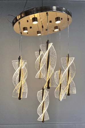 Büyüleyici Modern Sarmal Şelale LED Avize - Altın ve Kristal Şıklığı