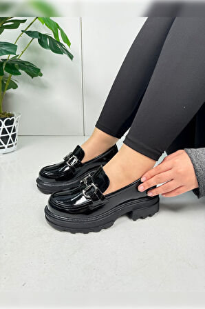 Günlük Kadın Loafer V Tokalı Kalın Topuklu Tırtıklı Tabanlı Oval Burunlu Makosen Ayakkabı 7455 - 745
