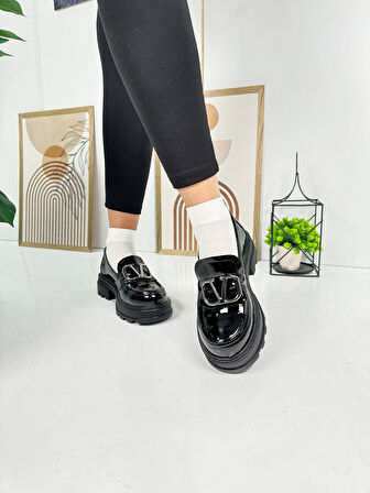 Günlük Kadın Loafer V Tokalı Kalın Topuklu Tırtıklı Tabanlı Oval Burunlu Makosen Ayakkabı 7455 - 745