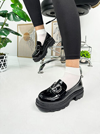 Günlük Kadın Loafer V Tokalı Kalın Topuklu Tırtıklı Tabanlı Oval Burunlu Makosen Ayakkabı 7455 - 745