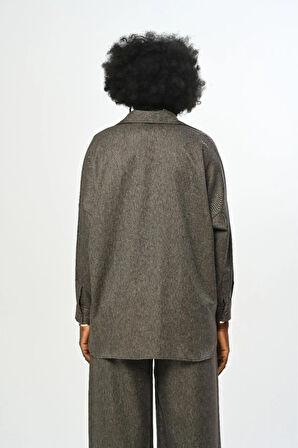 KADIN DÜZ RENK YAKASI DETAYLI OVERSİZE KESİM GÖMLEK