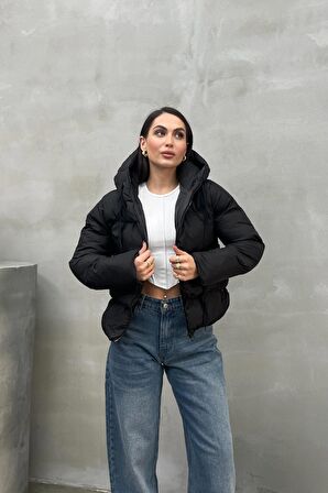 Siyah Fermuarlı Kapüşonlu Kısa Şişme Mont