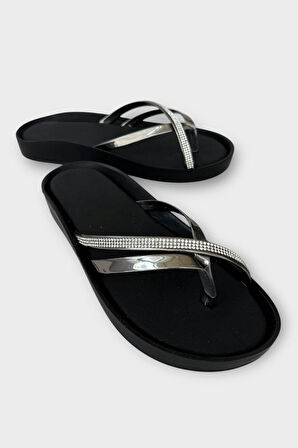 Taşlı Parmak Arası Kadın Terlik PLATİN