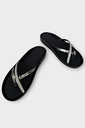 Taşlı Parmak Arası Kadın Terlik PLATİN