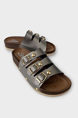 Kadın Günlük Terlik Tokalı Üç Bant Şık Ortopedik Yazlık Ev Plaj Tatil İş Terliği PLATİN