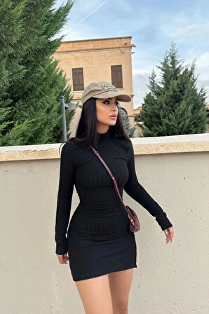 Yırtmaçlı Siyah Dik Yaka Fitilli Triko Elbise