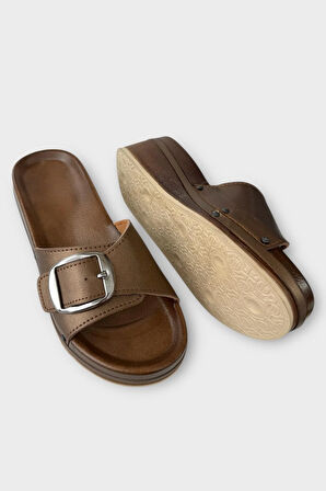 Kadın Günlük Terlik Tokalı Dolgu Topuk Şık Yazlık Ev Plaj Tatil Terliği KAHVERENGİ