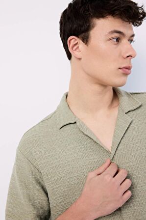 DeFacto Regular Fit Yazlık Apaş Yaka Kısa Kollu Gömlek D8932AX25SPKH271
