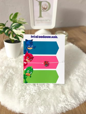 Pamuğum Atelier Renkli Karakter Tasarım Kartlı Şans Bilekliği Doğum Günü Hediyelik (25 Adet)
