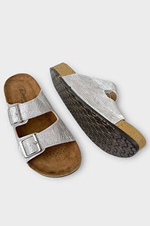 Kadın Günlük Terlik Ayarlanabililr Tokalı Çift Bantlı Şık Ortopedik Yazlık Ev Plaj Tatil Terliği GÜMÜŞ