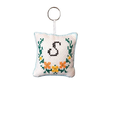 Uretti - Sibel 2453 0357 El Yapımı S Harfi Kanaviçe Anahtarlık