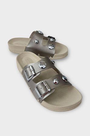 Kadın Çift Bantlı Toka Detaylı Günlük Konfor Terlik GÜMÜŞ