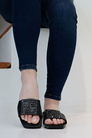 Sermoda Kare Taş Tokalı Yazlık Kadın Terlik Düz Tabanlı Terlik Siyah