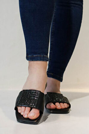 Sermoda Kare Taş Tokalı Yazlık Kadın Terlik Düz Tabanlı Terlik Siyah