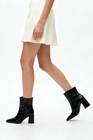 Sermoda Tozluk Detaylı Tak-Çıkar Aparatlı Çizme Bot Topuklu Sivri Burun Fermuarlı Kadın Çizme Siyah