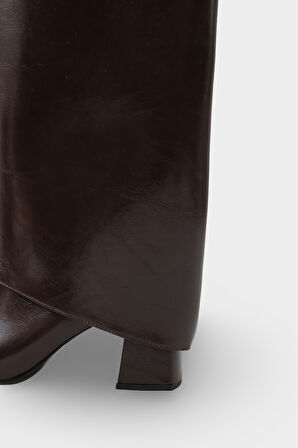 Sermoda Tozluk Detaylı Tak-Çıkar Aparatlı Çizme Bot Topuklu Sivri Burun Fermuarlı Kadın Çizme Kahve