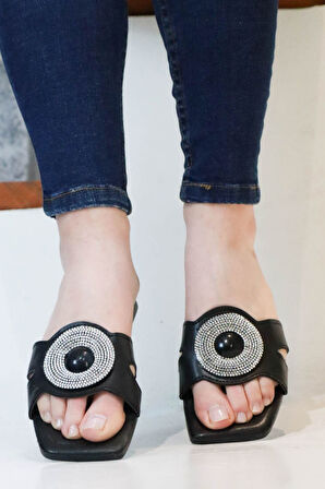 Sermoda Düz Tabanlı Broş Slikon Taşlı Kadın Yazlık Terlik  NW Siyah