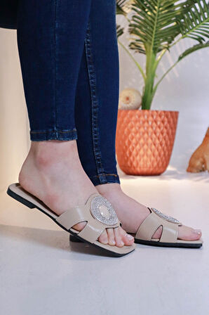 Sermoda Düz Tabanlı Broş Slikon Taşlı Kadın Yazlık Terlik  NW Krem