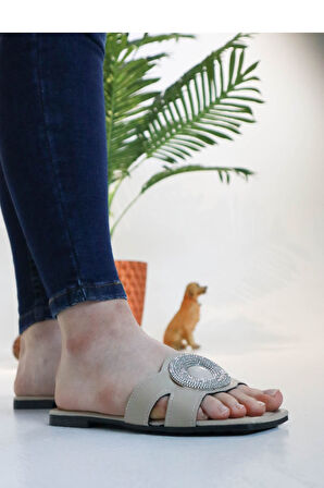 Sermoda Düz Tabanlı Broş Slikon Taşlı Kadın Yazlık Terlik  NW Krem