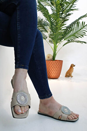 Sermoda Düz Tabanlı Broş Slikon Taşlı Kadın Yazlık Terlik  NW Krem