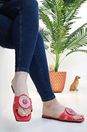 Sermoda Düz Tabanlı Broş Slikon Taşlı Kadın Yazlık Terlik  NW Fujya