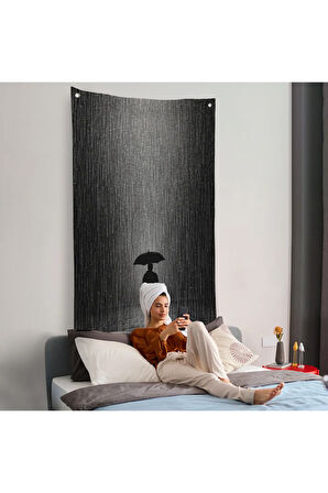 Hiçliğin Ortasında Gece Yarısı Yağmur Altındaki Adam Duvar Örtüsü-7548