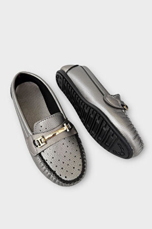 Kadın Delikli Tokalı Babet Ayakkabı GÜMÜŞ