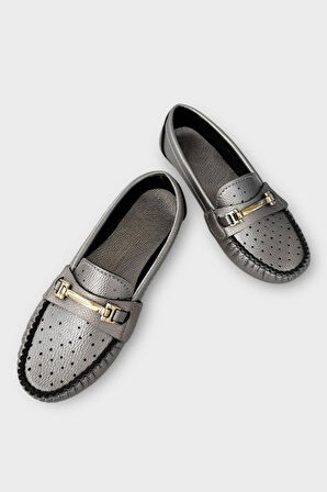 Kadın Delikli Tokalı Babet Ayakkabı GÜMÜŞ