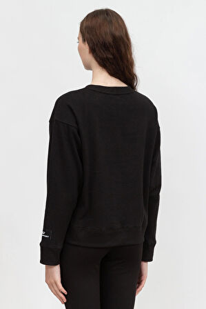 Embossed Medallion C Kadın Bisiklet Yaka Sweatshirt-Siyah | S